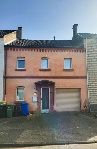 ZWANGSVERSTEIGERUNG: RMH mit Garage in Düren